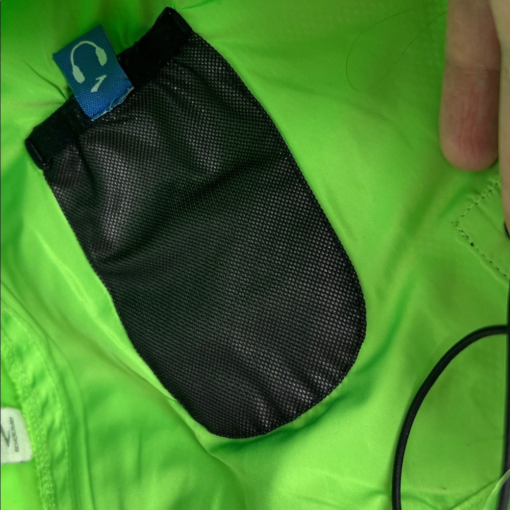 Brooks Women’s Running Jacket Medium - image 8